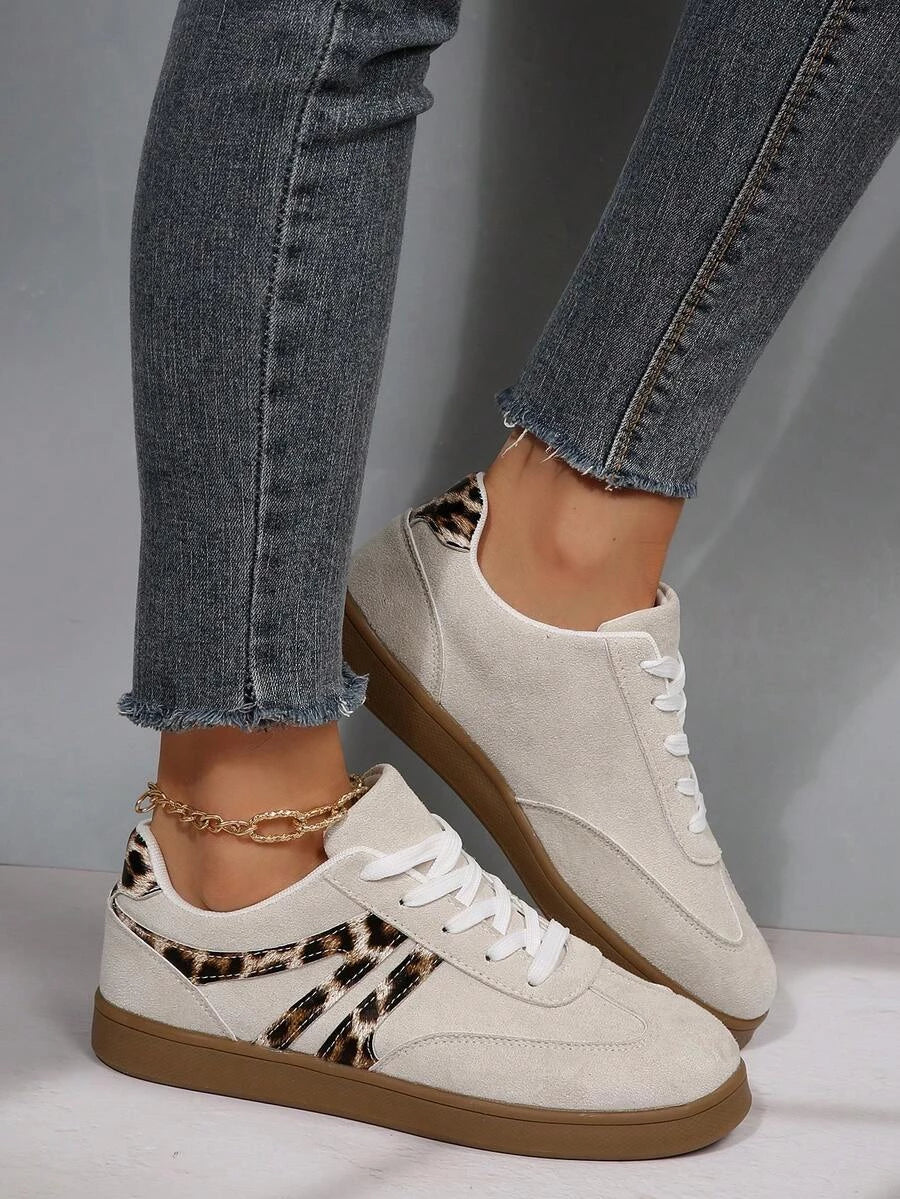 Harbor Court beige sneakers met luipaardprint en rubberen zool