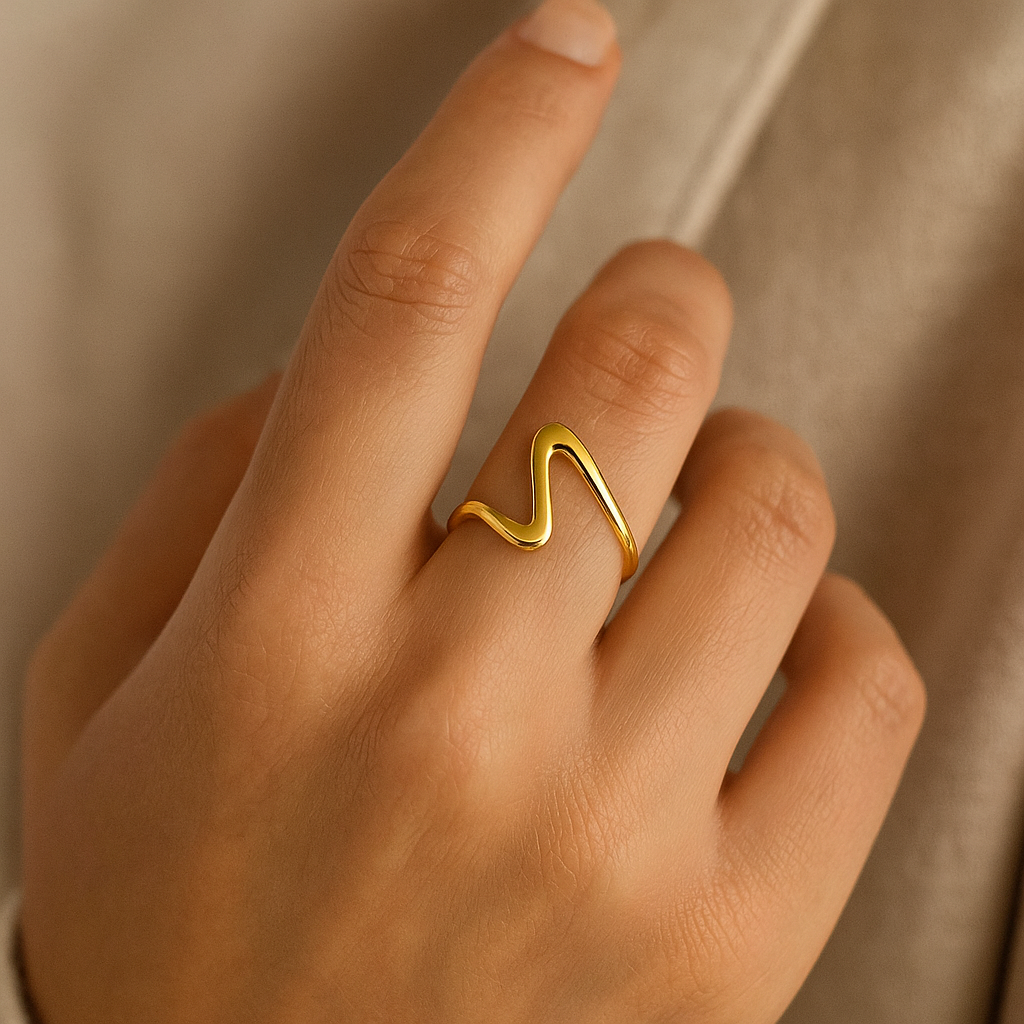 18k vergulde manchetring Liora in moderne golfstijl – ByFirenzzi