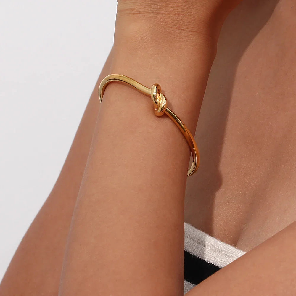 Belle Minimalistische 18K Vergulde Knoop Manchetarmband voor dames