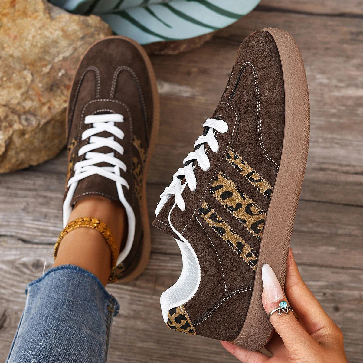 Retro bruine sneakers met luipaardprint