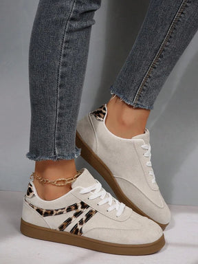 Harbor Court beige sneakers met luipaardprint en rubberen zool