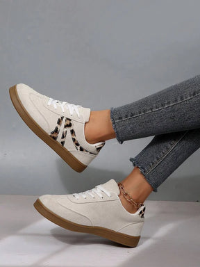 Harbor Court beige sneakers met luipaardprint en rubberen zool