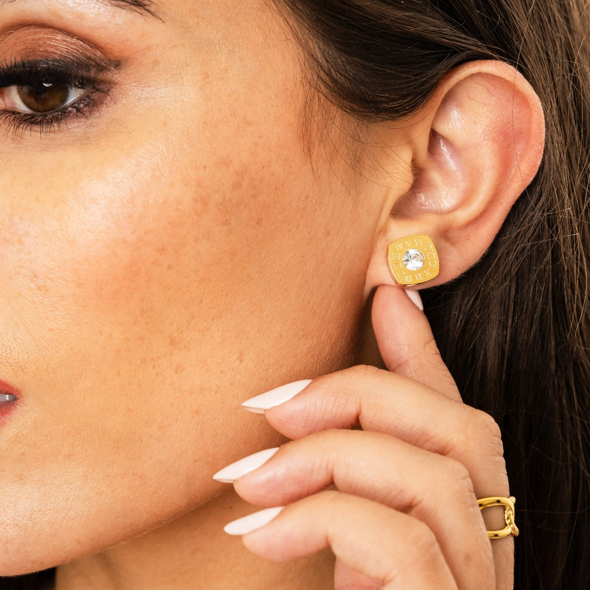 Brincos Romanos Pedra Latina Banhado a Ouro 18k - ByFirenzzi