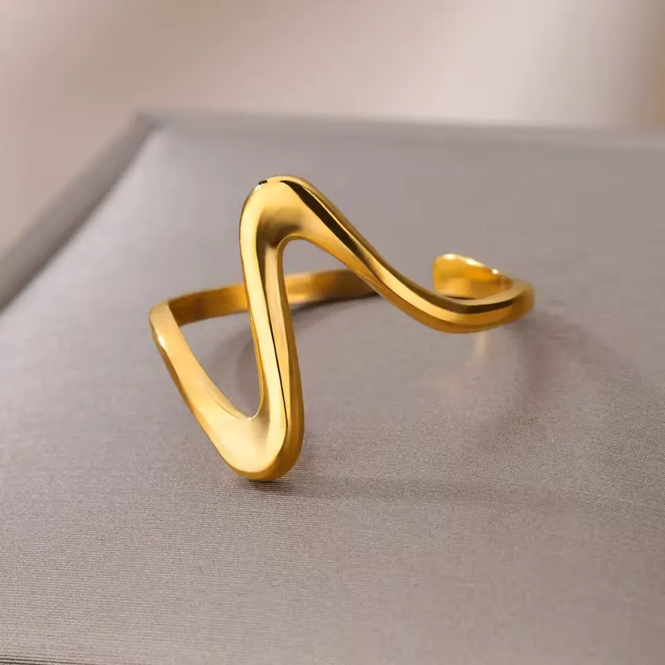 18k vergulde manchetring Liora in moderne golfstijl – ByFirenzzi