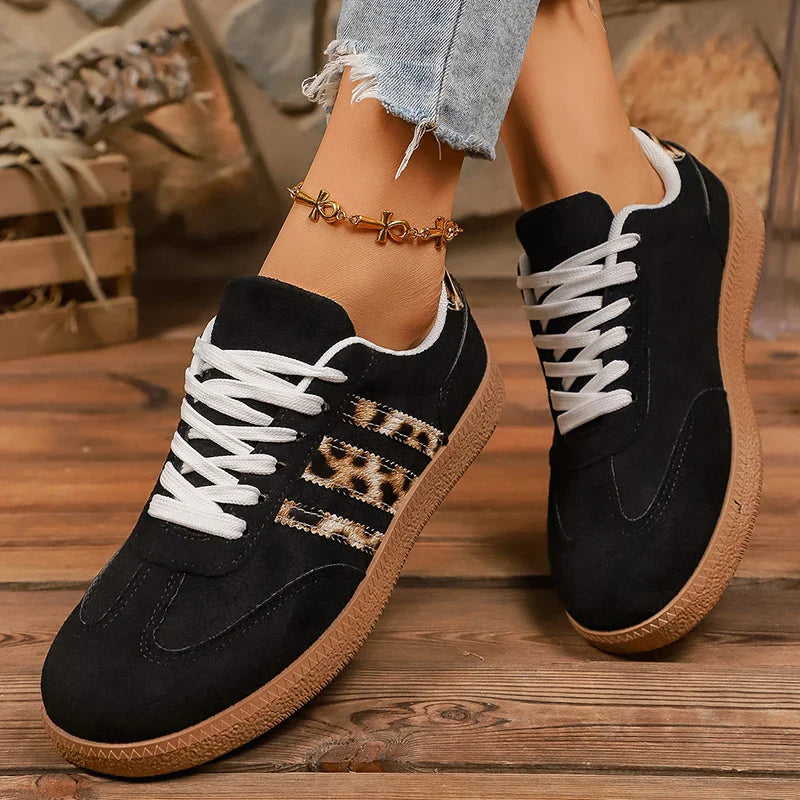 Retro zwarte sneakers met luipaardprint 