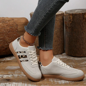 Retro sneaker met luipaardprint in grijs