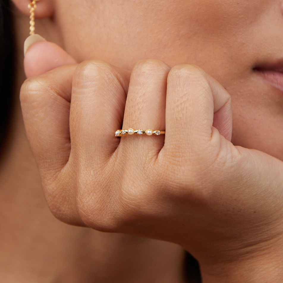 NÃO ENCONTRADO NA ALI - Elsa-ring – 18k vergulde parel- en kristallen band – ByFirenzzi